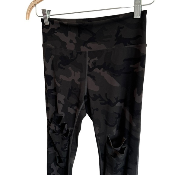 ZYIA Active Forest Camo Slashed Luxe Hi-Rise Leggings, Size 6-8 - Picture 6 of 11